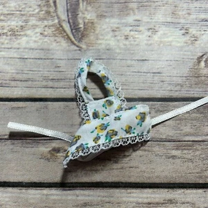 Calico Critters Dress Up Clothes Clothing For Mom White Floral Ruffle Apron - Picture 1 of 3