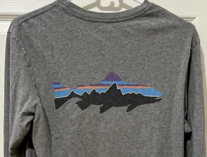 Patagonia Herren Langarm grau Fitz Roy Trout Grafik T-Shirt Größe Small - Bild 1 von 8
