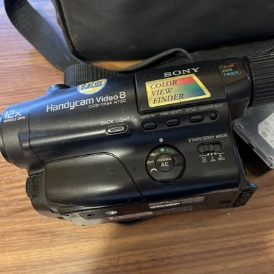 Sony Handycam CCD-TR4 6x Video8 Camcorder Batteries Remote Charger Bag - Image 1 of 4