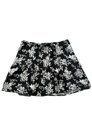 Falda patinadora floral negra/blanca Bethany Mota Aeropostale para mujer talla mediana” Foto 1 de 4
