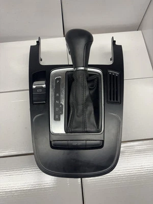 Audi A4 2009-2012 consola central palanca de cambios con bota de cuero OEM 8K0864261 Foto 1 de 4