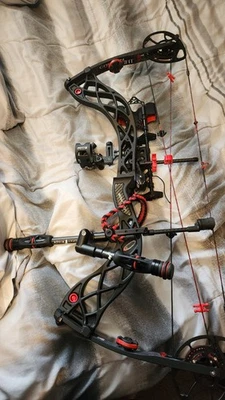 bowtech carbon knight compound bow,  right hand 40 to 70 lb - Image 1 of 4