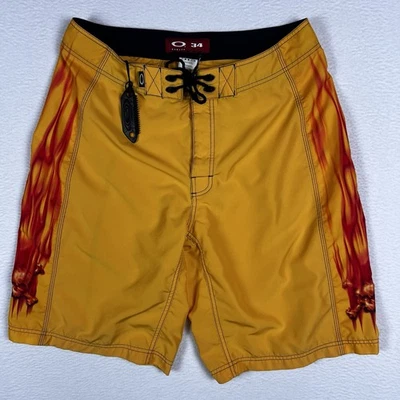 Bañador Oakley Softline vintage calavera llamas de fuego con peine de cera surfista Y2K 00s Foto 1 de 4