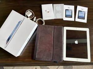 Apple iPad 3rd Generation 32GB, Wi-Fi, 9.7in - White A1416 bundle - Picture 1 of 7