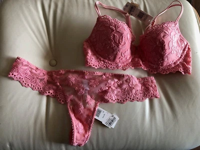 NUEVO CON ETIQUETAS - BADGLEY MISCHKA CONJUNTO DE SUJETADOR Y BRAGUITAS ACOLCHADAS -34C / M Foto 1 de 4