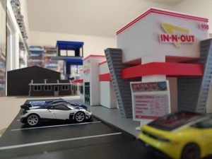 IN N OUT BURGER S SCALE BUILDING-DIORAMA - Picture 1 of 8