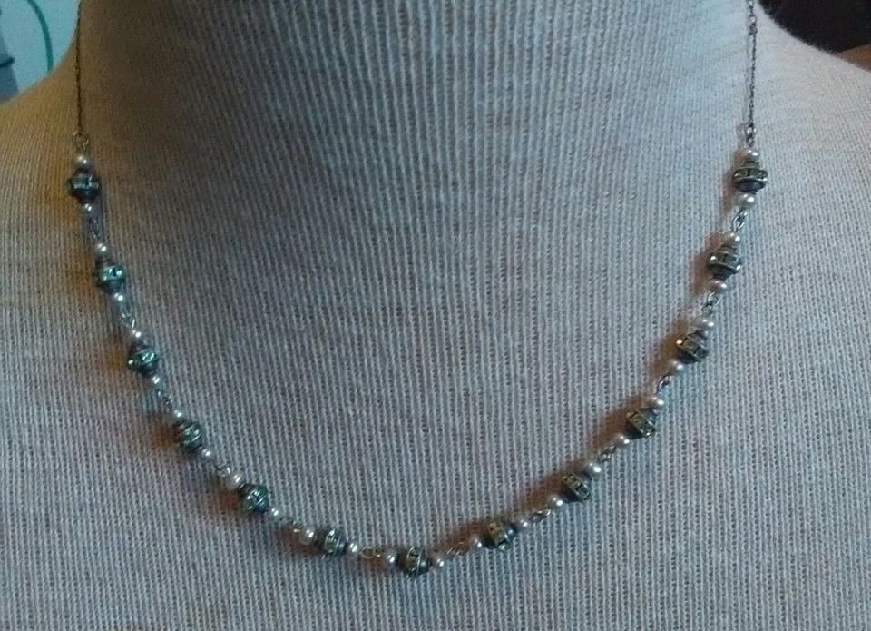VINTAGE LIZ PALACIOS ROUND  IRIDESCENT GLASS STONE 17" NECKLACE  - Image 1 of 3