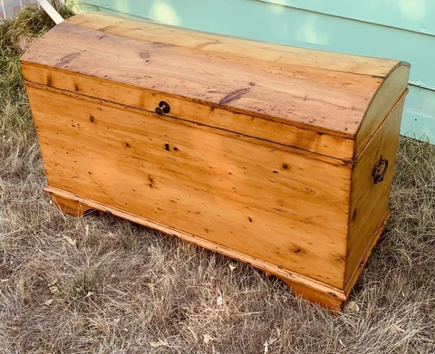 c.1725 Antique Blanket Chest Pine Immigrant Trunk Dome Lid Trunk Treasure Chest Cover