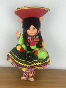 PERU PERUANISCHES MÄDCHEN PLASTIKPUPPE MIT KOSTÜM 14 ZOLL - Bild 1 von 16