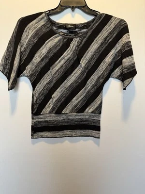 Suéter a Rayas IZ Byer Negro/Gris Talla S Manga Corta Banda Parte Inferior Informal Foto 1 de 4