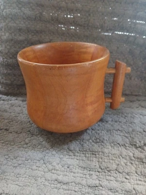 Taza de café de madera hecha a mano Foto 1 de 4