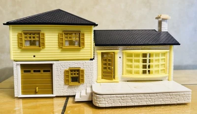 Bachmann Plasticville VIntage Split Level House Kit O Scale Snap-Fit - Image 1 of 4