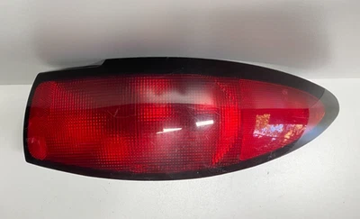 FORD ESCORT 1998-2003 LUZ TRASERA LADO PASAJERO DERECHO OEM, 166-01887B Foto 1 de 4
