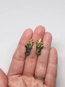 VTG Bugbe & Niles Gold Tone Green Rhinestone Earrings Mid Century 50's Signed - Picture 1 of 8