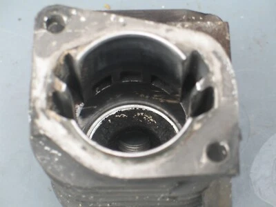 Poulan Pro S25 Chainsaw Cylinder (no scoring), Piston and Crankshaft. - Image 1 of 4