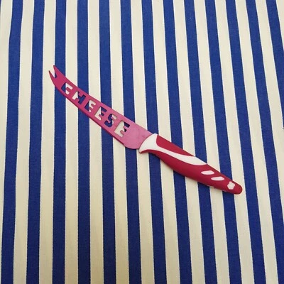 Farbenfrohes Käsemesser, 24,5 x 2,7 cm, magenta / weiß, neuwertig Messer - Bild 1 von 4