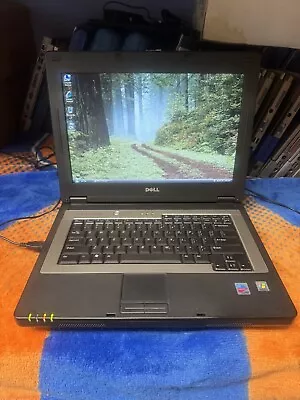 Laptop Dell Inspiron B130, WinVista, Centrino 1,80 GHz, 60 GB, 1 GB, DVD/CDRW, Wi-Fi Foto 1 de 4