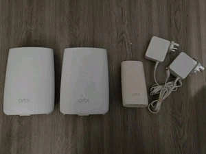 Netgear Orbi 3 part Set RBR50 RBS50 and RBW30. Router 2x Satellites - Afbeelding 1 van 4