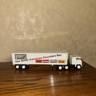 Hershey Great American Chocolate Bars Candy '82 Winross Truck - Image 1 of 4