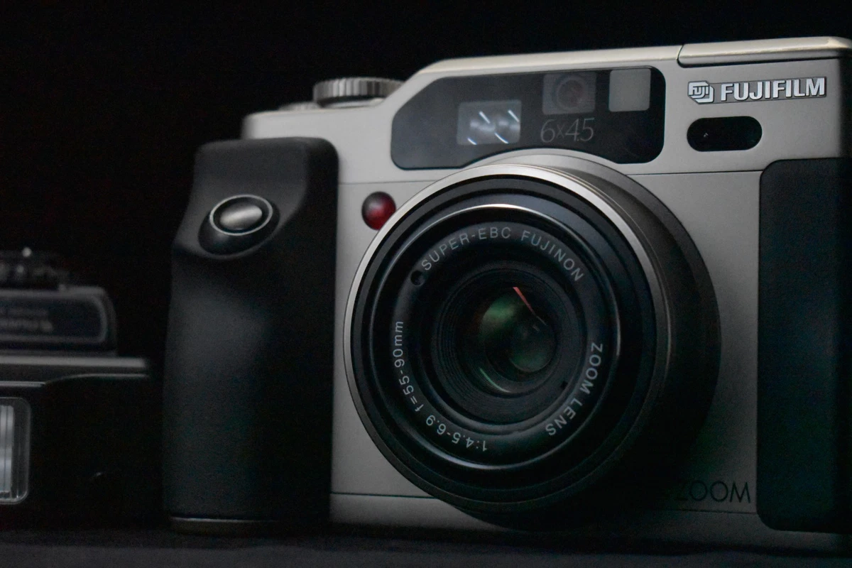 フィルムカメラ FUJIFILM GA645 Professional 6x45 Fuji GA645 Review, Comparison & Guide | 60mm f/4 | Portraits +