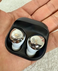 Samsung Galaxy Buds Pro Silber voll funktionsfähig Case Deckel fehlt verkauft wie besehen - Bild 1 von 6