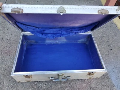 Maleta de aluminio vintage de los años 40 para aviación equipaje de metal remachado Foto 1 de 4