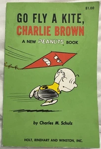Go Fly A Kite, Charlie Brown paperback by Charles M. Schulz - Bild 1 von 7
