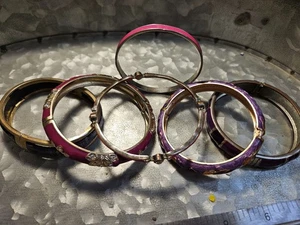 ENORME LOTE DE 6 FABULOSAS PULSERAS BRAZALETES ESMALTE MORADO 2.25"+ EXCELENTE ESTADO - Imagen 1 de 2