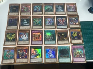 Yu-Gi-Oh! Calendario dell'Avvento 2018 set completo di 24 carte Holo quasi nuove - Foto 1 di 5