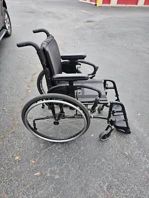 Ruedas ultraligeras para silla de ruedas Quickie Qxi, barras de ruedas de asiento profundo de 18 pulgadas Foto 1 de 4