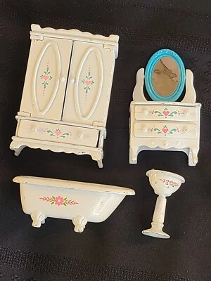 Lote De Colección Mattel THE LITTLES Die Cast Casa de Muñecas Muebles Bañera Fregadero Tocador Cómoda Foto 1 de 4