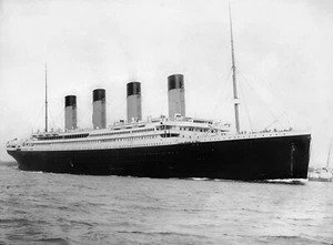 RMS Titanic Leaving Southampton Maiden Voyage Ship Ocean Photo Poster Art Print - Picture 1 of 1