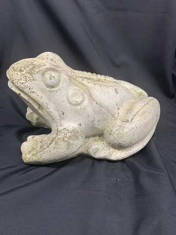 Vintage Cement/Concrete Garden Frog/Toad Weathered/Worn Cover