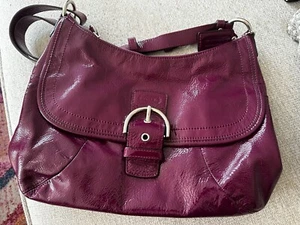COACH SOHO Plum Patent Leather Hobo Crossbody Shoulder Handbag F19709 AUTHENTIC - Picture 1 of 4