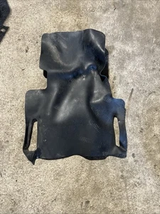 1983 82-88 Honda Magna VF750 V45 OEM Rubber Fuel Tank Mounting Pad - Bild 1 von 3