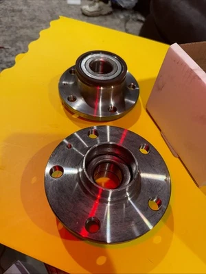 Rear Wheel Bearing and Hubs for Audi A3 Volkswagen Golf Beetle Jetta GTI 30mm - Image 1 of 4