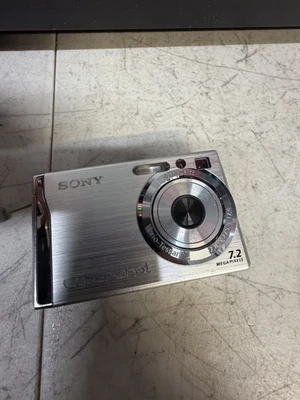 Sony Cybershot Super Steady Shot DSC-W80 Silver Carl Zeiss Digital Camera. READ! - Image 1 of 4