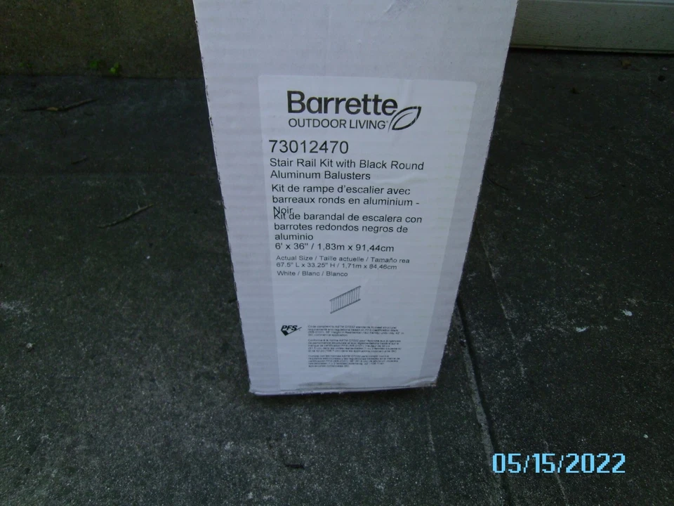 Kit de rieles de escalera Barrette 6' x 36 blanco policompuesto con balaustres de metal negro Rd Foto 1 de 1