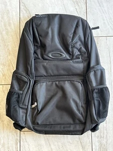 Oakley Enduro Rucksack schwarz mit Sonnenbrillenhalter 25 L einfaches seitliches Öffnen - Bild 1 von 11