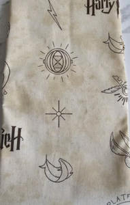 Harry Potter Warner Bros Camelot hellbraun Baumwollstoff 1 Yard x 44 - Bild 1 von 1