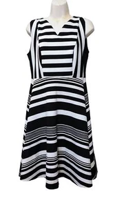 Torrid Kleid Größe 0 Large 12 schwarz weiß horizontale Streifen ärmellos Polyester - Bild 1 von 6