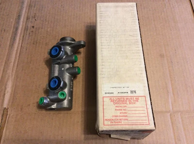 Главный тормозной цилиндр Wagner R115609 подходит для Nissan Maxima 86-87 годов выпуска - Изображение 1 из 4