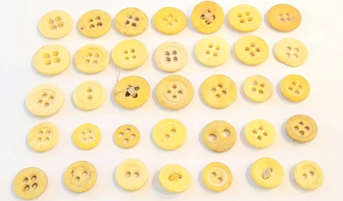Lot of 35 antique civil war era bovine bone buttons 2 & 4 hole Cover