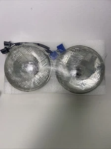 Sylvania H6024 Head Light Sealed Halogen Beam Headlamps 2D1 As Is Working Cond. - Picture 1 of 5