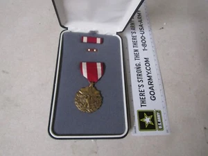 US MILITARY INSIGNIA MEDAL AWARD IN ORIGINAL CASE MERITORIOUS SERVICE MSM NOS - Picture 1 of 2