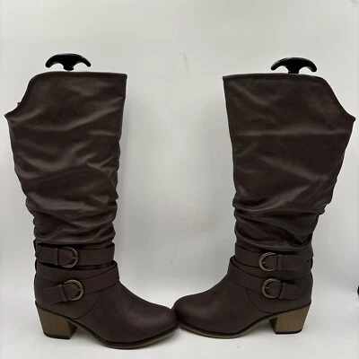 Journee Collection Late 棕色圆头扣膝靴,8.5WC — 第 1/4 张图片