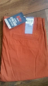 Dockers para hombre The Original Alpha Caqui delgado cónico de Levi's 447122-0137 - Imagen 1 de 3