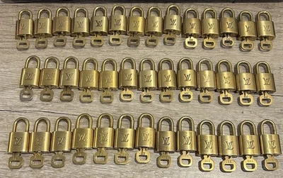 Auténtico candado Louis Vuitton dorado con cerradura y llave 300 302 306 307 312 314 319 Foto 1 de 4