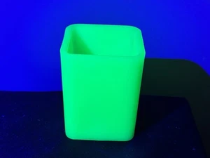 Uranium Jadeite Spice container no lid - Picture 1 of 6