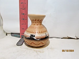 NAVAJO POTTERY LITTLE JUG - MONUMENT VALLEY SCENE, SIGNED BERNICE WATCHMAN, NAVA - Picture 1 of 4